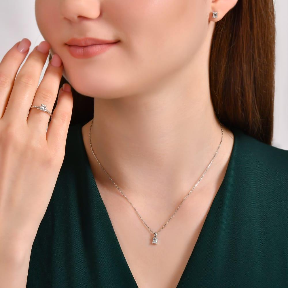 0.21 Karat Ariana Baget Pırlanta Küpe